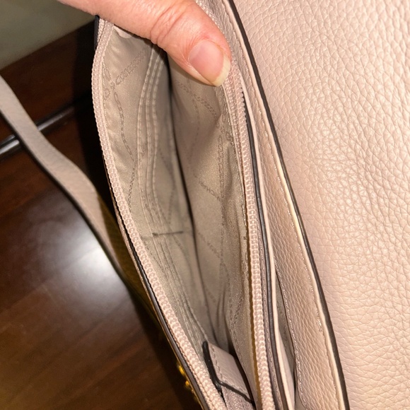 Michael Kors Blush Pink Chain Crossbody - Picture 2 of 8